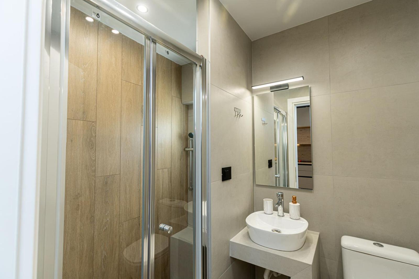 Modern 3 Bedroom Luxury Apartment Thessaloniki Buitenkant foto